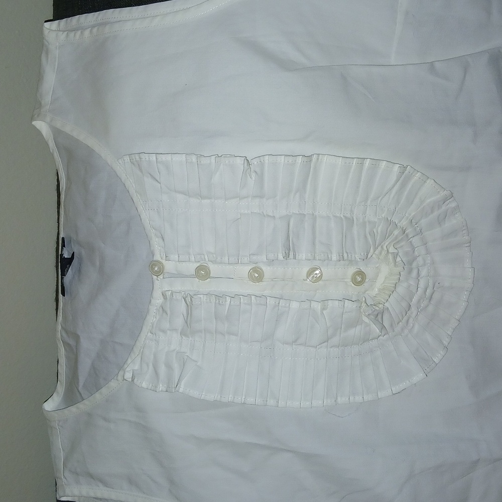 WOMEN'S  SLEEVELESS  WHITE BLOUSE.